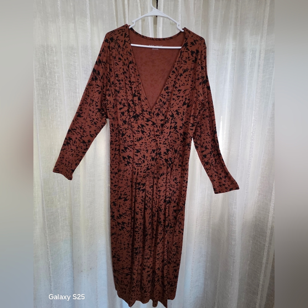 Ava & Viv Rust and Black Floral Long Sleeve Dress